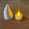 Kerstboom met elektrische waxinelichtje erin - Afbeelding 2